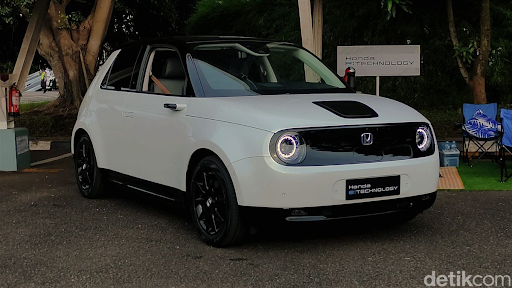 Honda e, Mobil Listrik Canggih Honda yang Fun to Drive